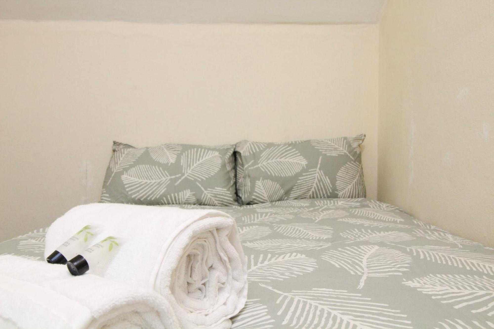 Room 4 Mayflower Road Guest House เซาธ์แธมป์ตัน ภายนอก รูปภาพ