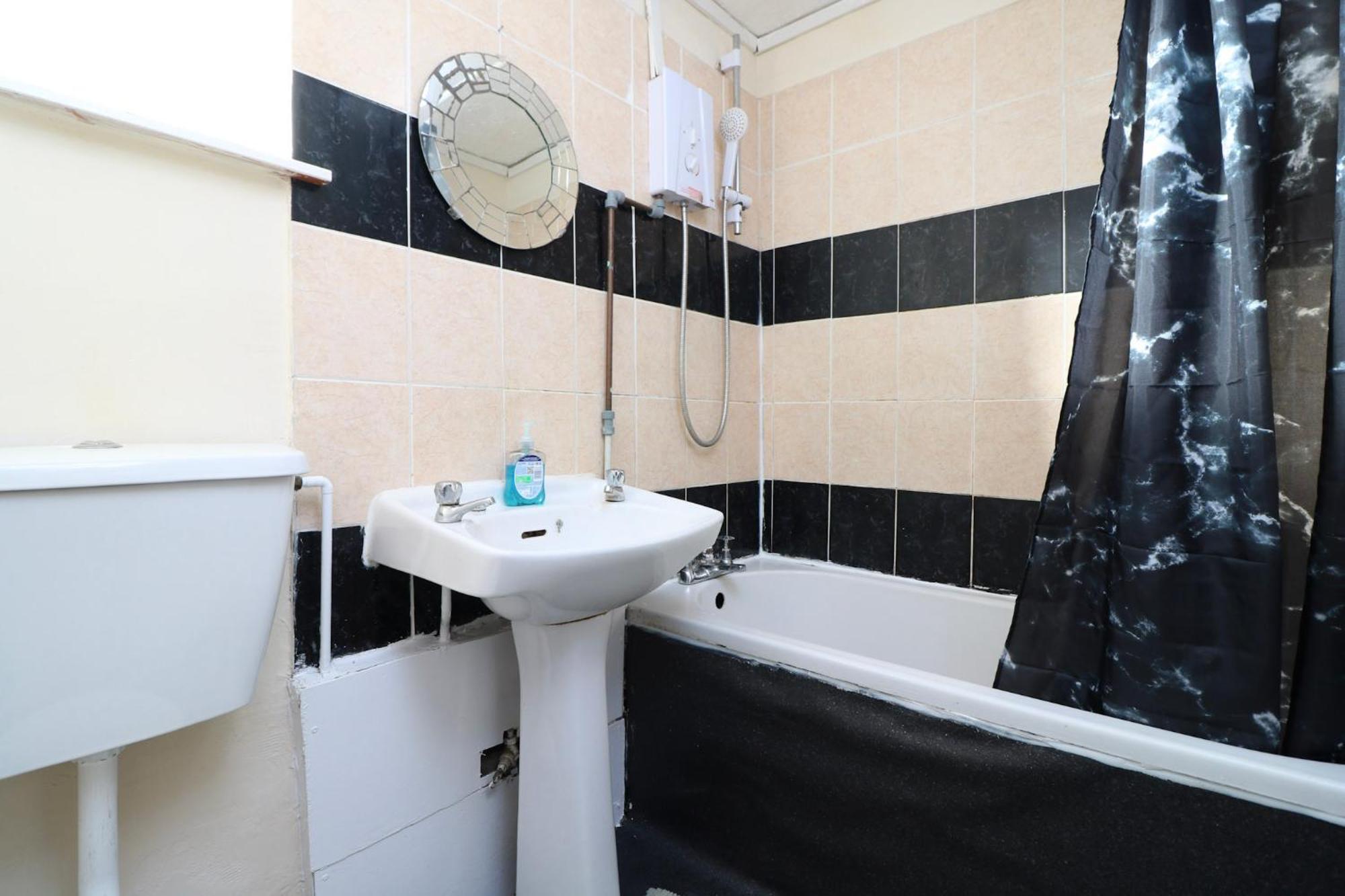 Room 4 Mayflower Road Guest House เซาธ์แธมป์ตัน ภายนอก รูปภาพ